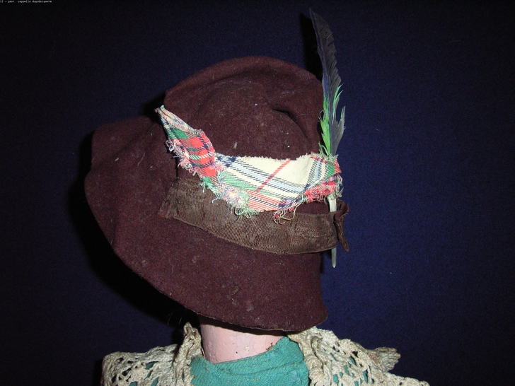 Particolare del cappello dopo il restauro